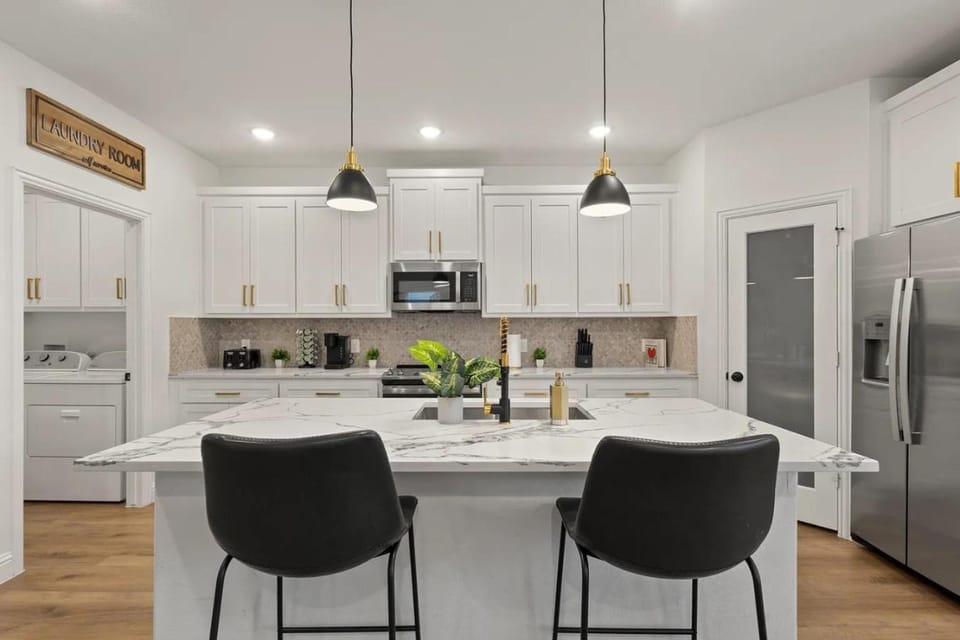 4 Bdr, 2.5Bth Dallas Getaway, New Build House in Dallas