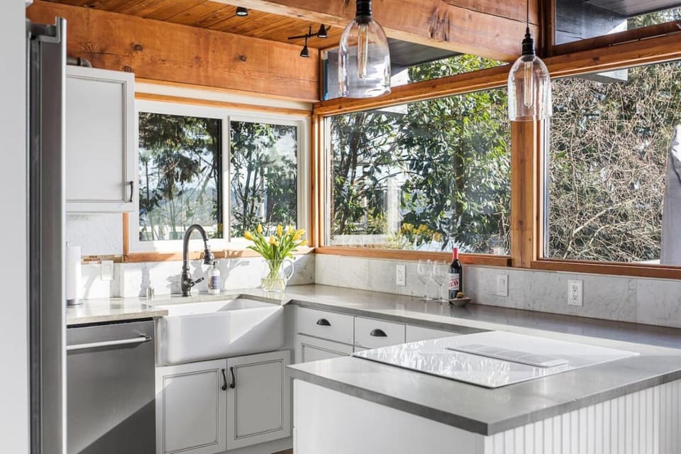 Enjoy Paradise on Lake Sammamish House in Lake Sammamish