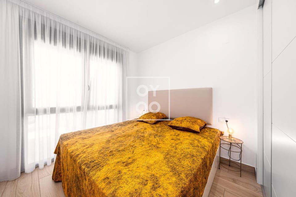Laguna Beach Ground-Floor Garden Suite, with two private terraces, by OYOOSTAYS Apartment in Vega Baja del Segura
