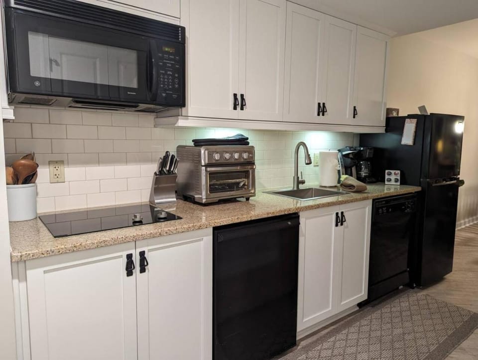 Premium New 1bd Sunset balcony 3rd flr House in Vernon Township