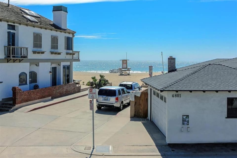 6 BDR Duplex Across From The Beach With Large home House in Balboa Peninsula