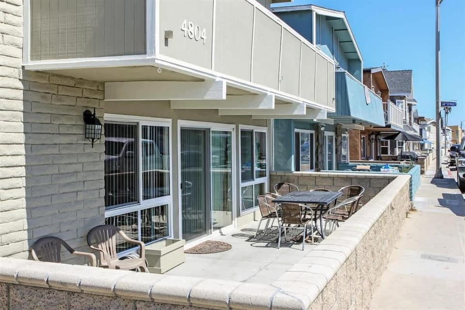 6 BDR Duplex Across From The Beach With Large home House in Balboa Peninsula