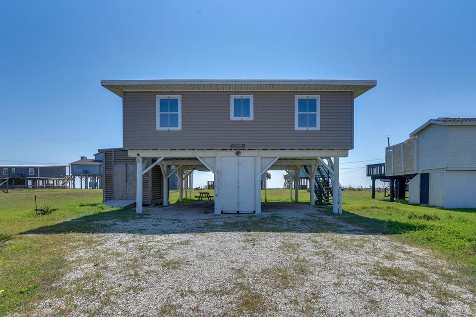 Steps to Surfside Beach! Ocean-View Texas Retreat House in Surfside Beach