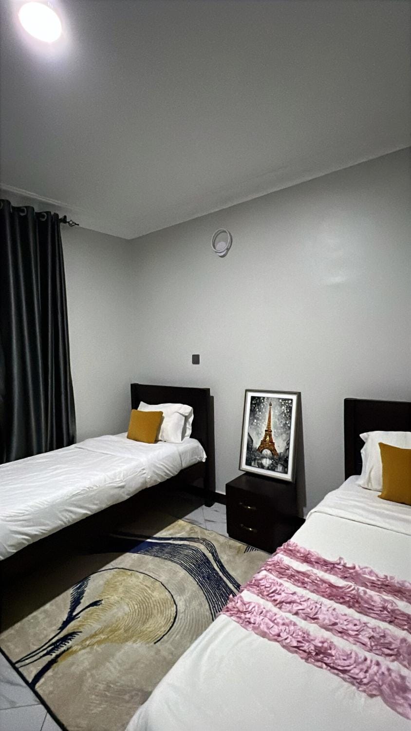 Luxe living by Miranda 2BDR, Unltd Wi-Fi Apartment in Kampala