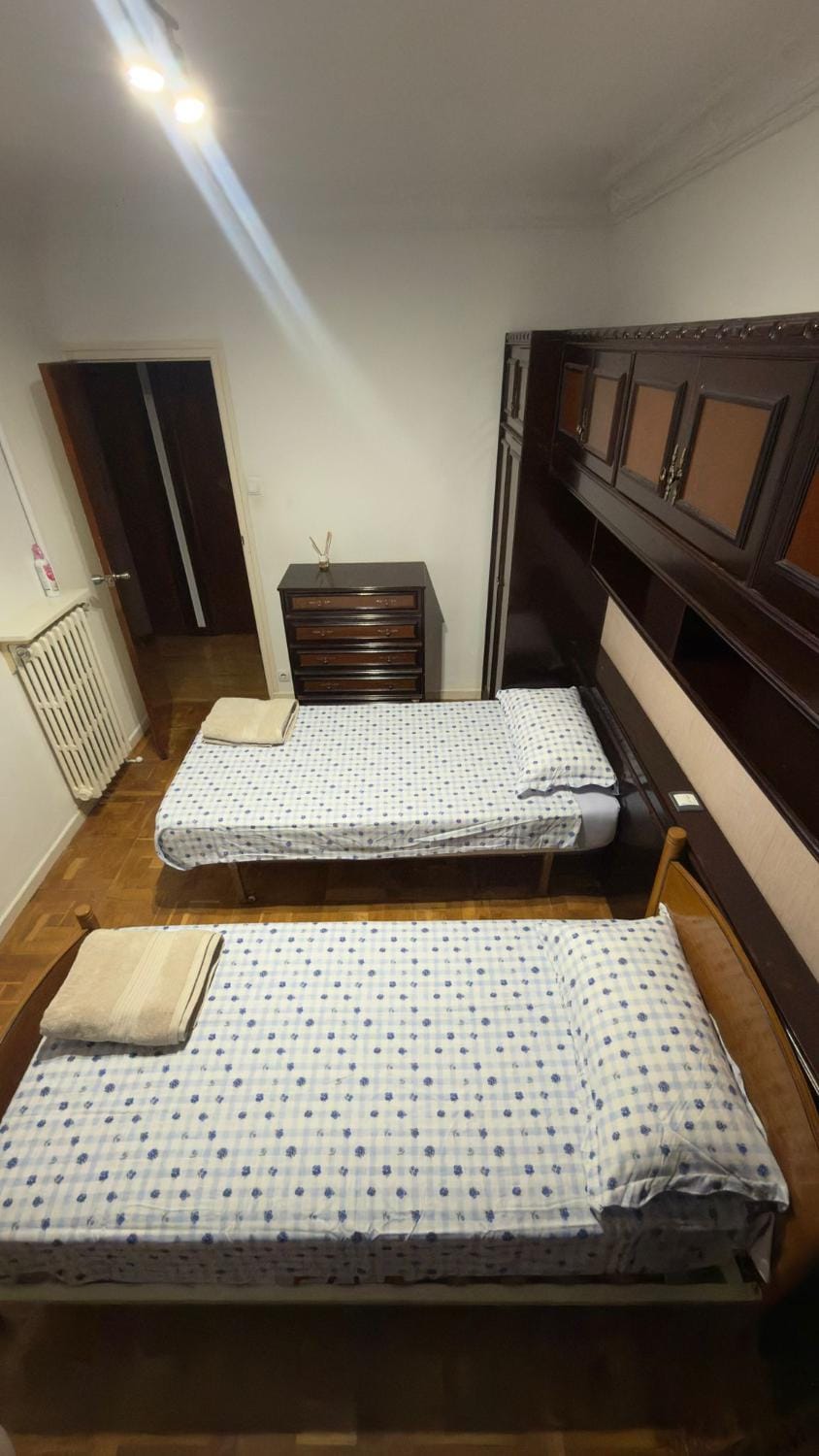 Habitación Luminosa a 10 minutos del centro y San Fermín Campground/ 
RV Resort in Pamplona