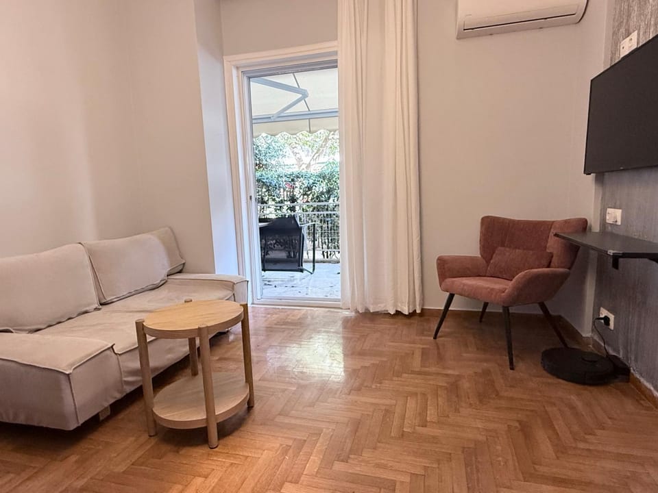 Solvy Areos Seaside Suite - Direct to Airport & City Center & Piraeus Port Apartment in South Athens