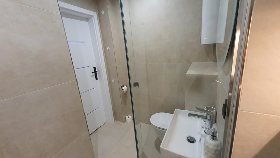 Bathroom, towels