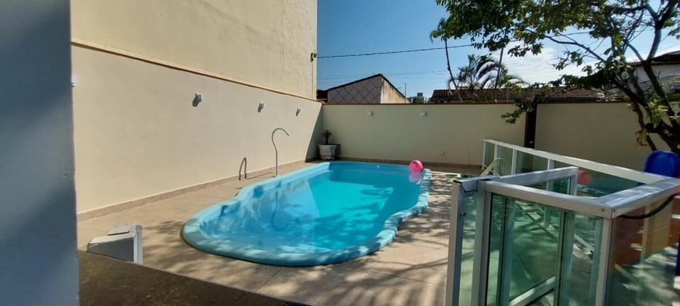 Casa com Piscina 500m da Praia House in Caraguatatuba