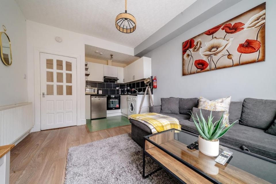 The Caledonian Retreat Sleep 6, Walk Everywhere! Apartment in Edinburgh