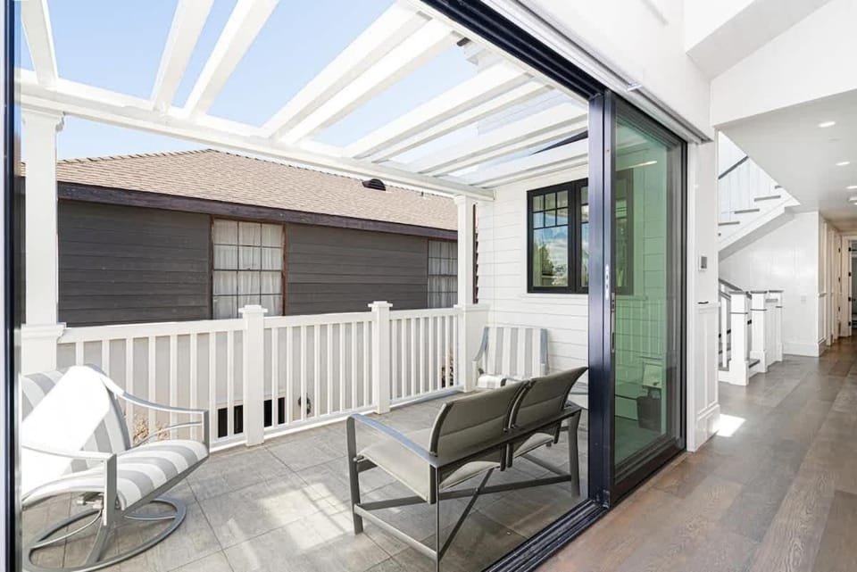 Coastal Luxury Retreat with Stunning Rooftop Deck townhouse House in Balboa Peninsula