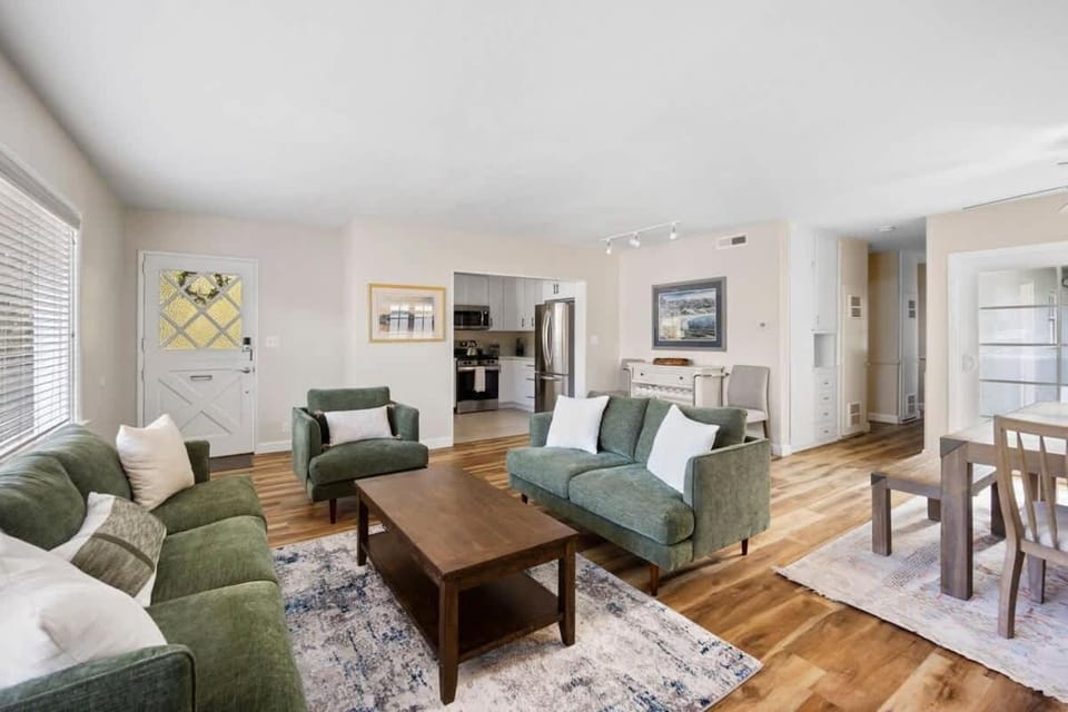 Exclusive Peninsula Point Retreat Steps to Sand home House in Balboa Peninsula