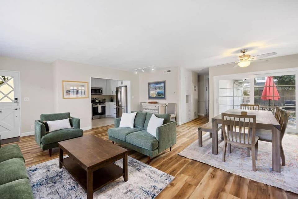 Exclusive Peninsula Point Retreat Steps to Sand home House in Balboa Peninsula