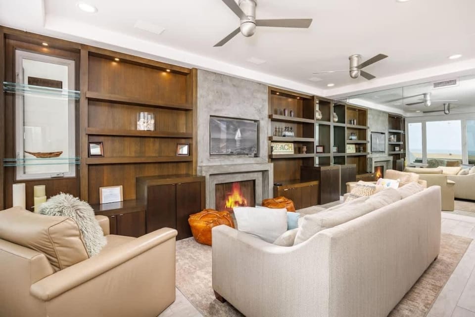 Beachfront Bliss • Rooftop Ocean Views 204 EOF B home House in Balboa Peninsula