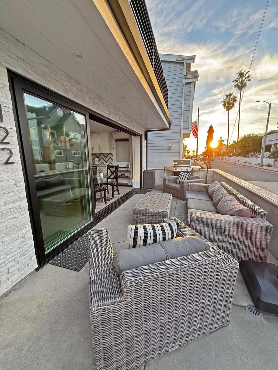 Gorgeous Modern Oasis with Huge Front Patio-122 home House in Balboa Peninsula