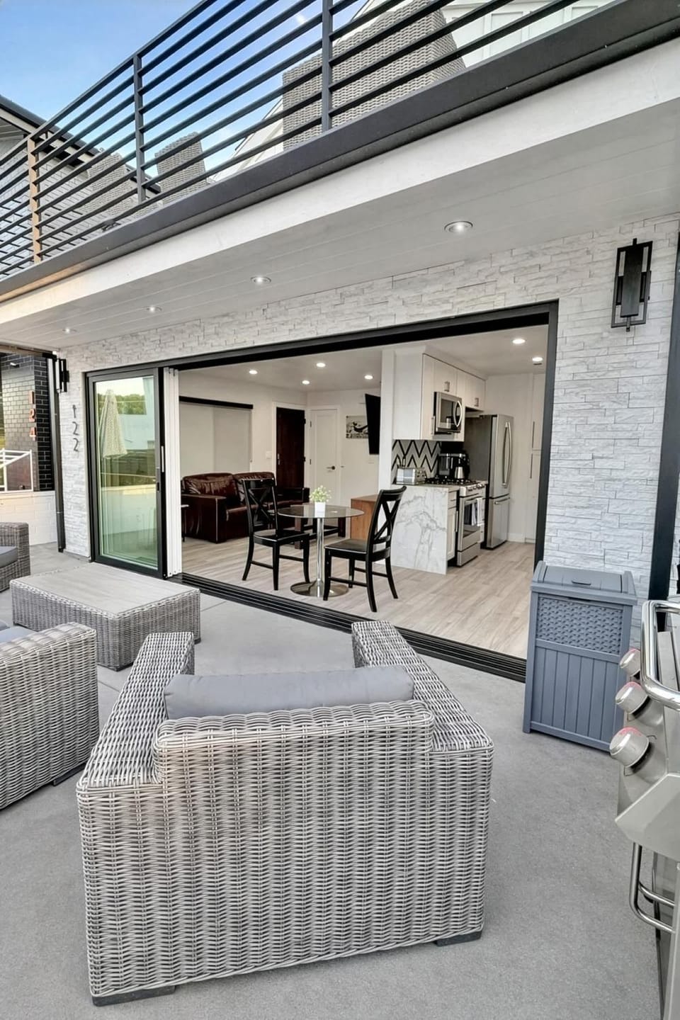 Gorgeous Modern Oasis with Huge Front Patio-122 home House in Balboa Peninsula
