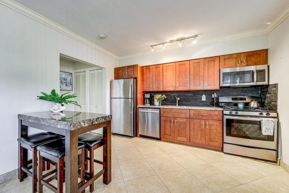 Steps to Beach! Villa w/ Shared Pool Villa in Pompano Beach