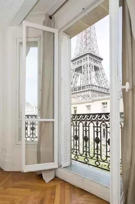 Luxury appartement 150m2 vue Tour Eiffel Apartment in Paris