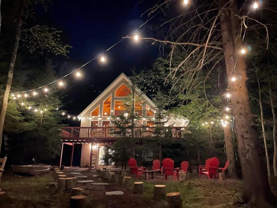 Arrowhead Lakefront Chalet Private Lake Access House in Coolbaugh Township