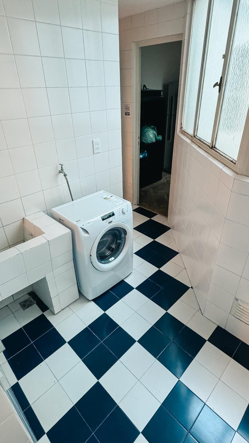 Toilet, Bathroom, towels, washing machine, dryer