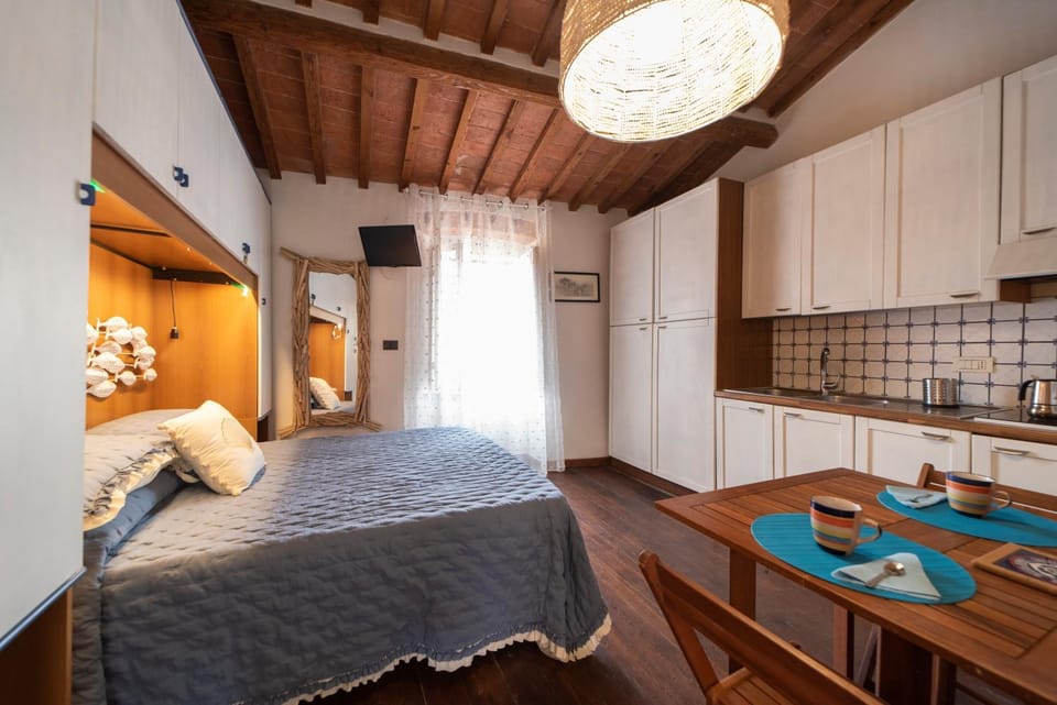 Bed, Kitchen or kitchenette, Dining area, wardrobe