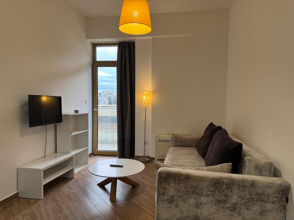 Communal lounge/ TV room, TV and multimedia, Living room, Seating area, Evening entertainment