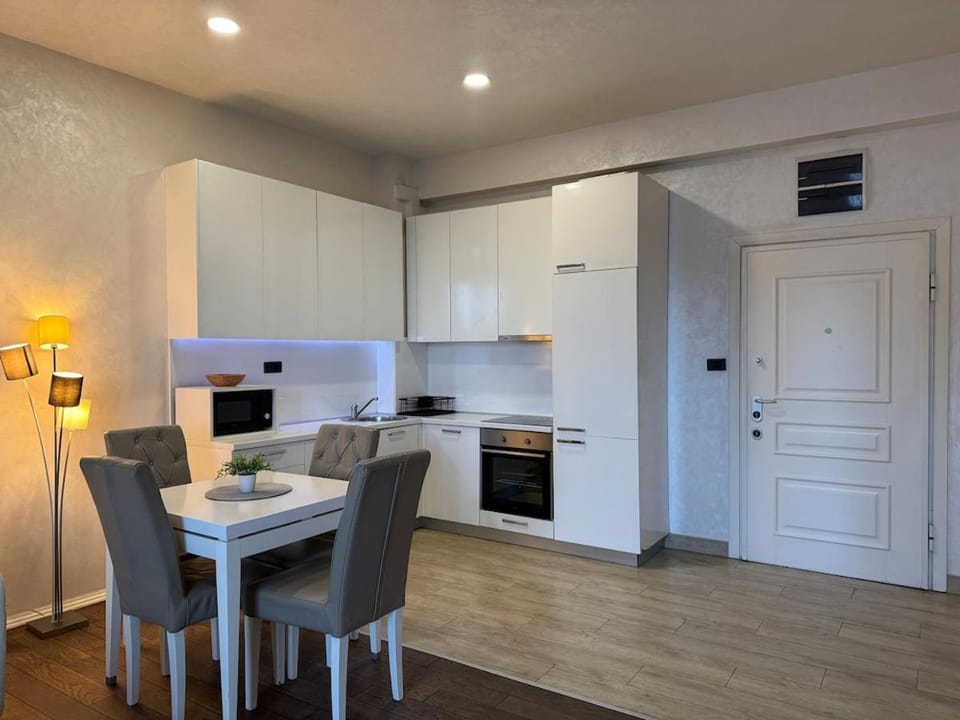Kitchen or kitchenette, Dining area, minibar, oven, pet friendly, stove