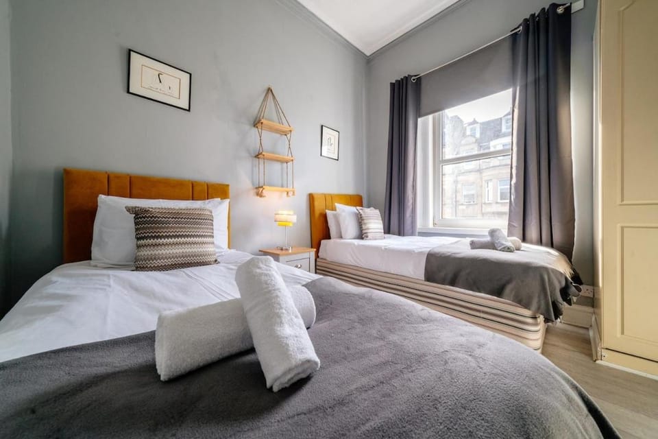 The Home Street Retreat Sleep 6, City Centre! Apartment in Edinburgh