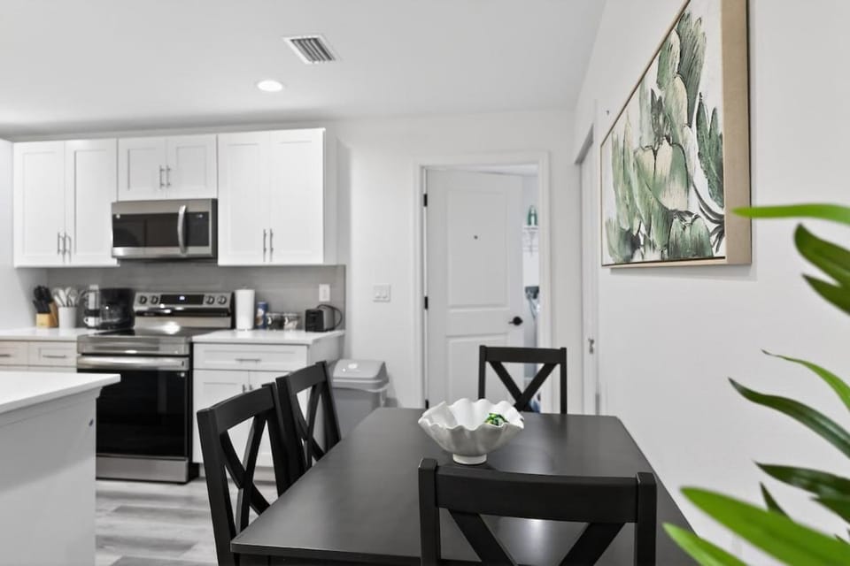 Charming Home in Port Charlotte - Sunshine Getaway 3BR - 2BA House in North Port