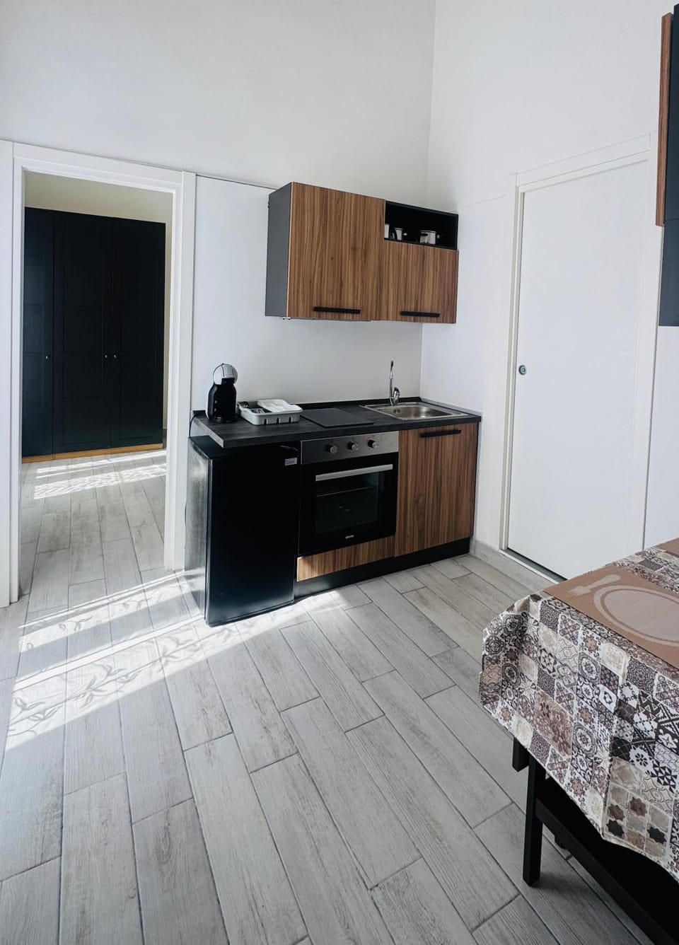 Kitchen or kitchenette, stove