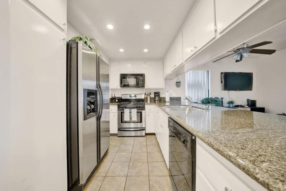 Contemporary Value Duplex with Rooftop Deck- 303 home House in Balboa Peninsula