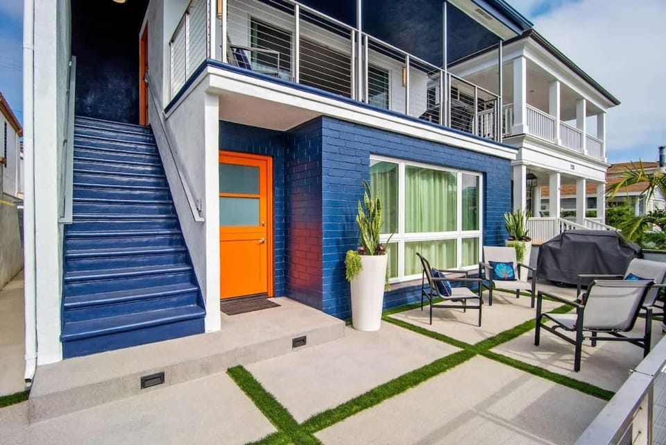 Balboa Island Beauty – Updated Upper Unit Retreat townhouse House in Balboa Island
