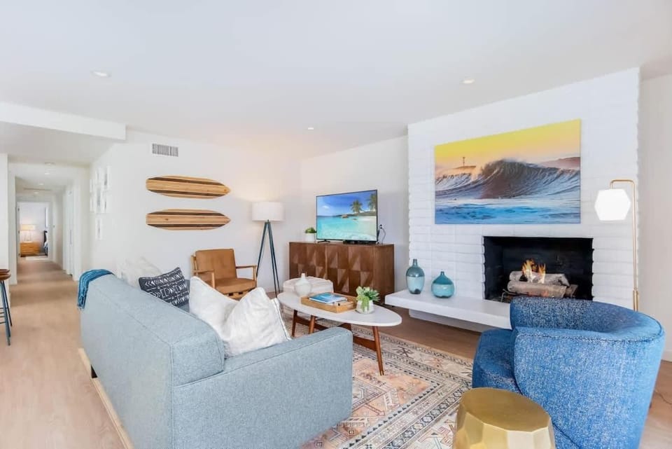 Balboa Island Beauty – Updated Upper Unit Retreat townhouse House in Balboa Island