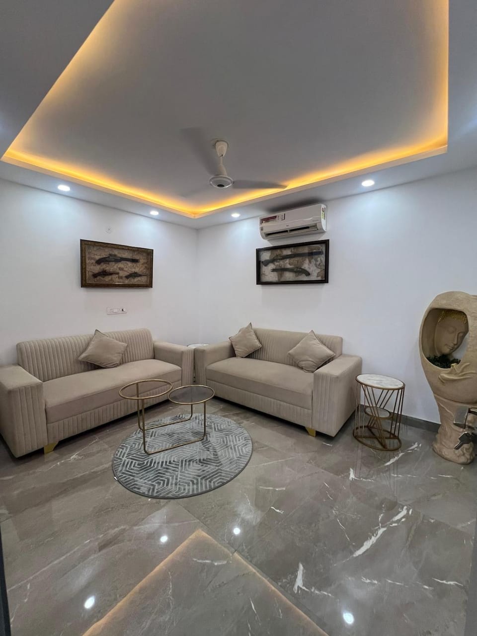 1202 , Rooftop , Cozy Cave 2BHK with Pvt Theatre Apartment in New Delhi
