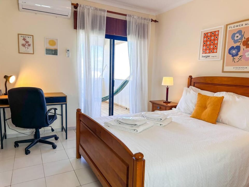 Bed, Photo of the whole room, Bedroom, air conditioner