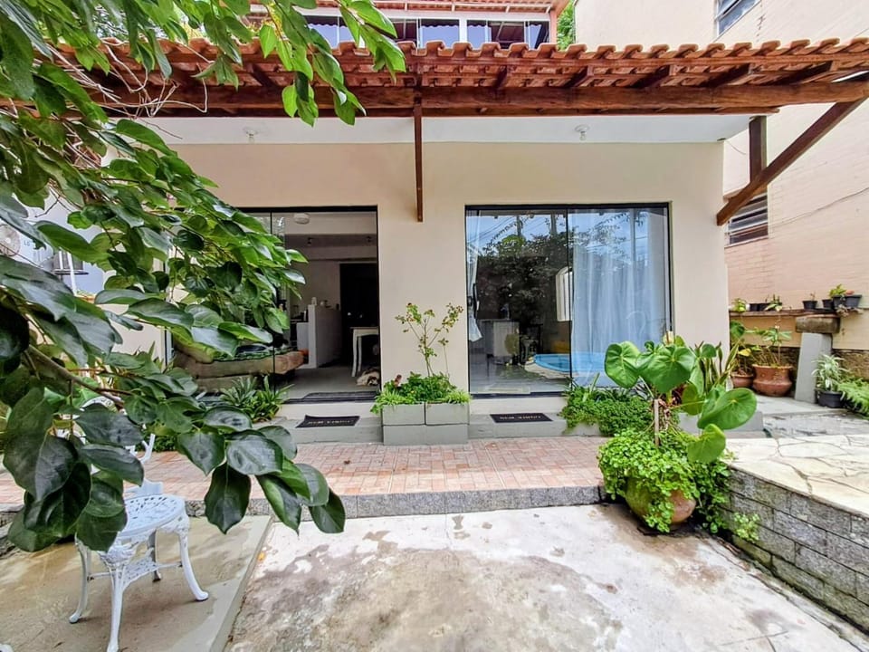 Property building, Patio, Day, Balcony/Terrace