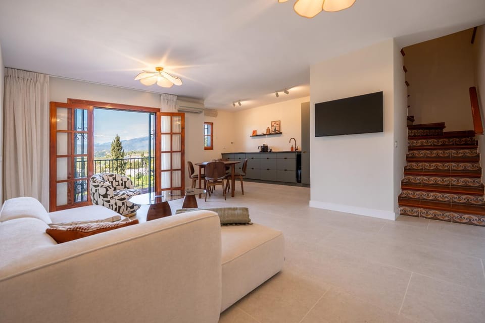 Communal lounge/ TV room, Living room
