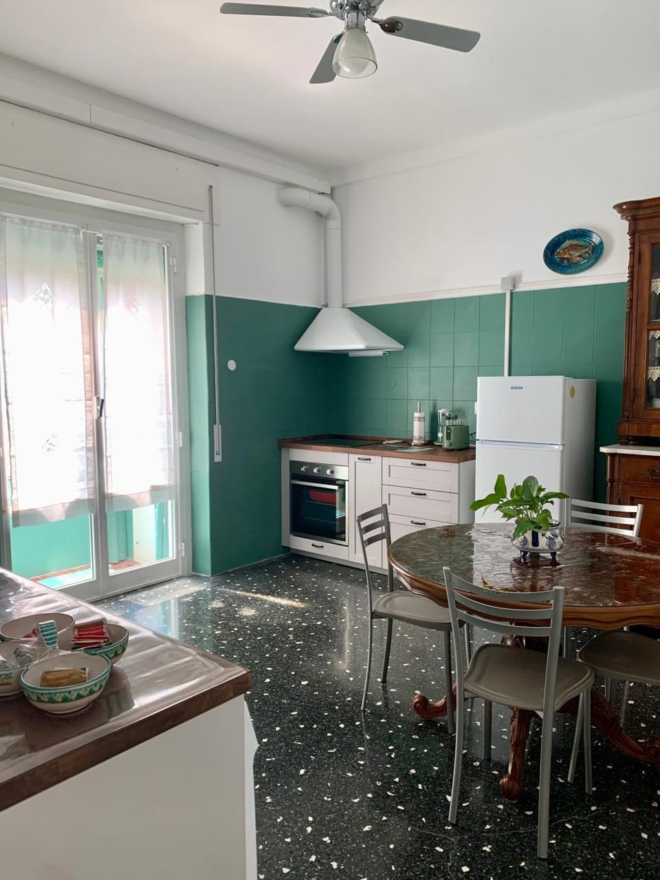 Kitchen or kitchenette, Dining area, stove