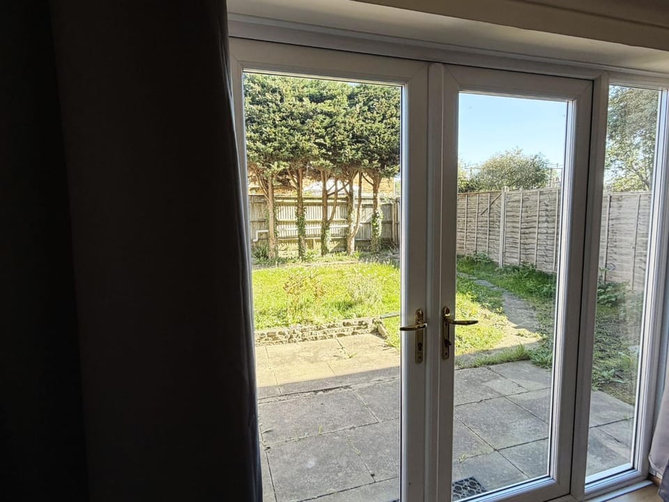 Private Room on Quiet Street, Near Bus Links and Shops Vacation rental in Maidenhead