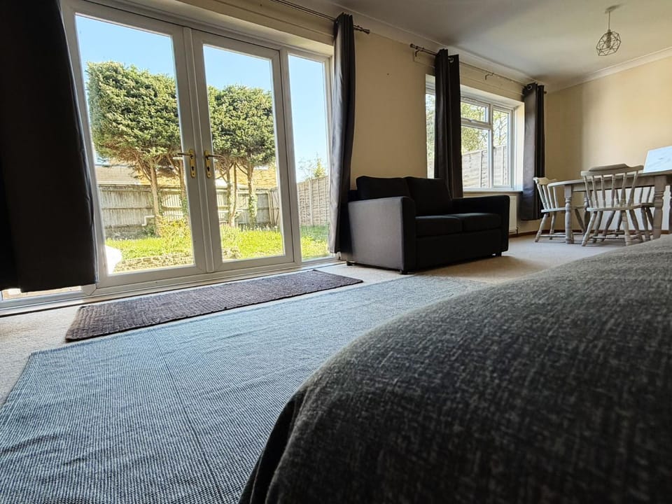 Private Room on Quiet Street, Near Bus Links and Shops Vacation rental in Maidenhead