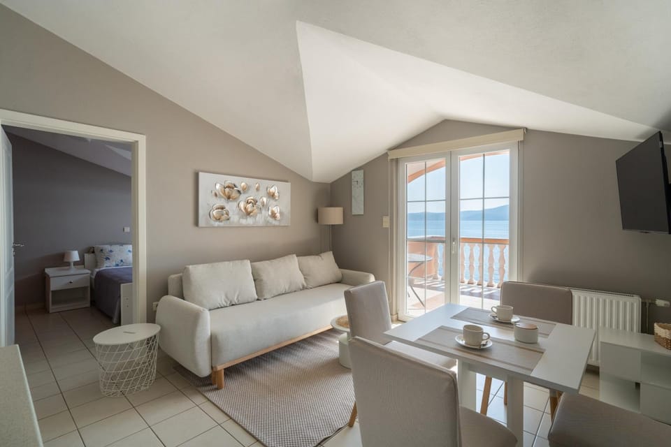 TV and multimedia, Living room, Sea view