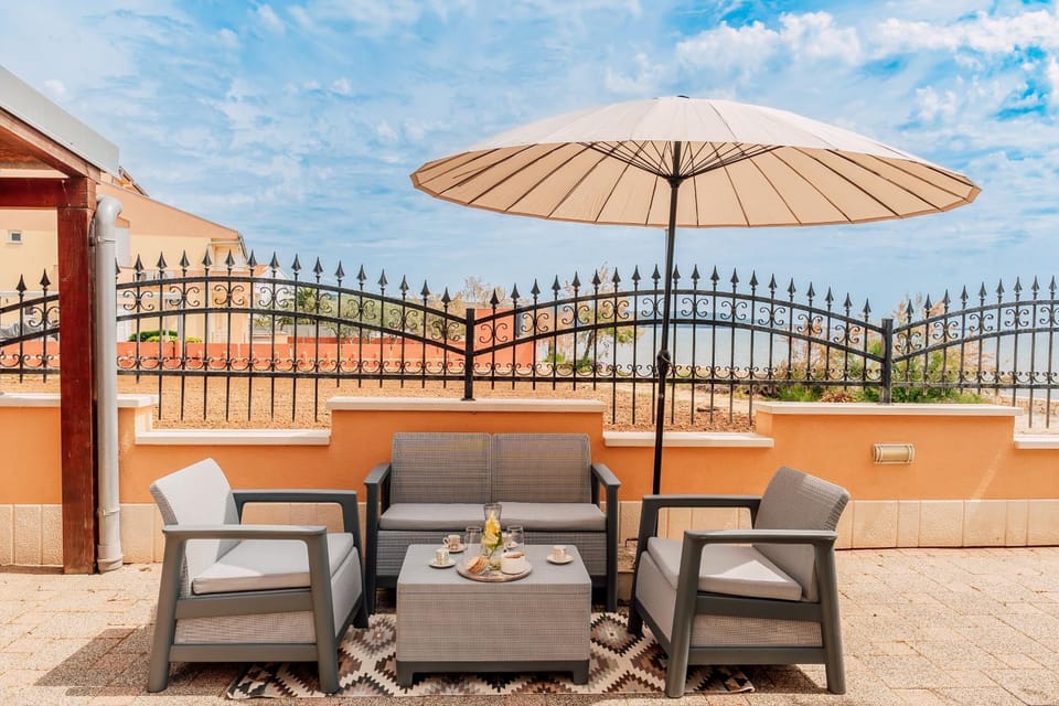 Property building, Balcony/Terrace
