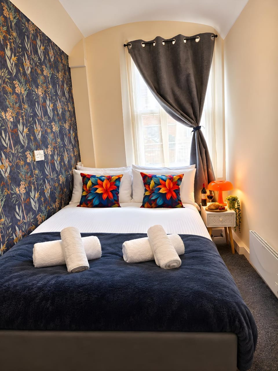 Bed, Bedroom, towels, towels