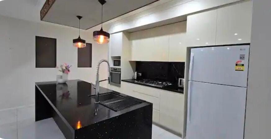 New 5 bedroom Single story house Villa in Sydney
