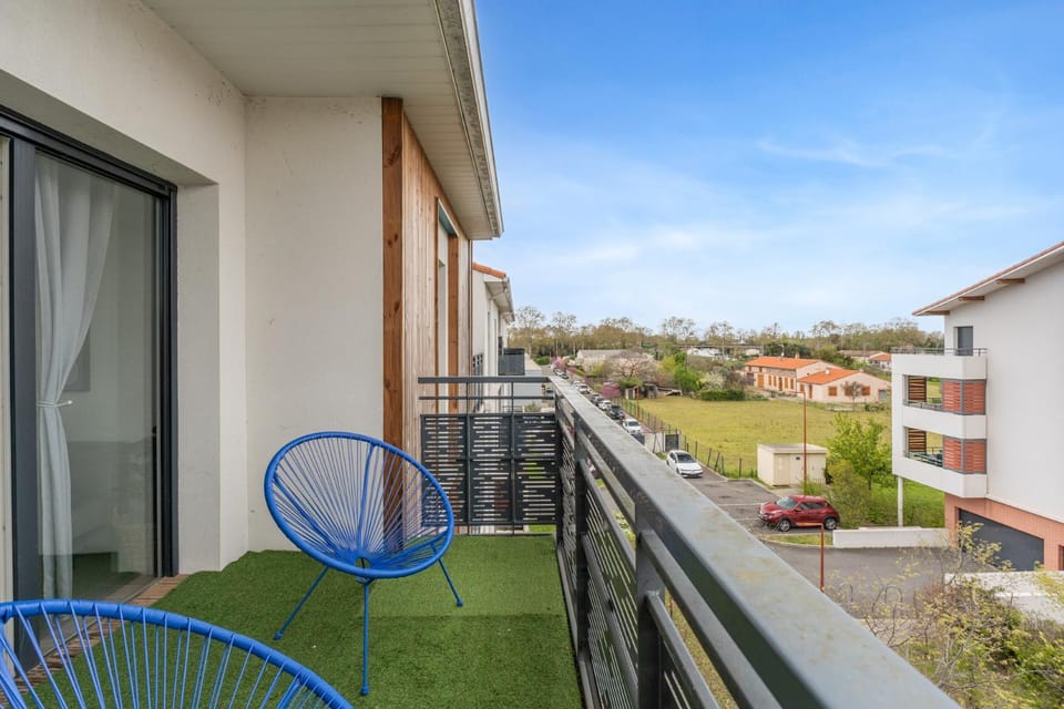 Property building, View (from property/room), Balcony/Terrace