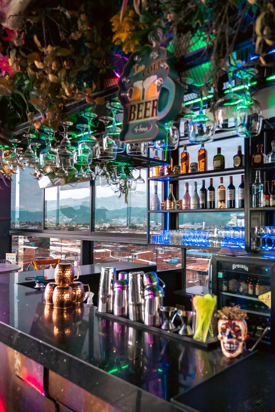 Restaurant/places to eat, Nightclub / DJ, Balcony/Terrace, Lounge or bar