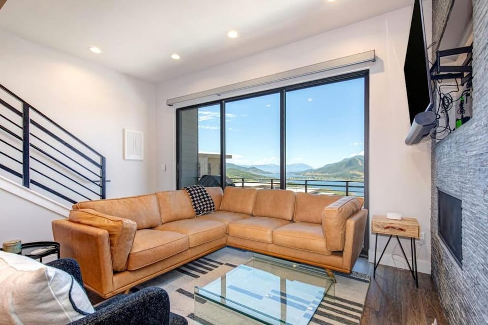 Stunning Views Family Fun & Steps from Deer Valley's New East Village House in Hideout