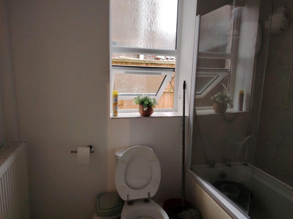 Double Bedroom Available Vacation rental in Bristol