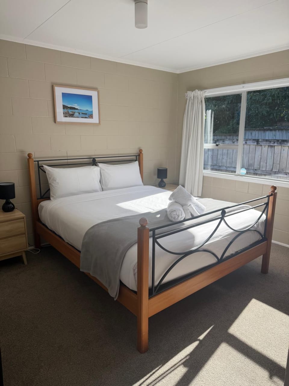 Bed, Bedroom, towels