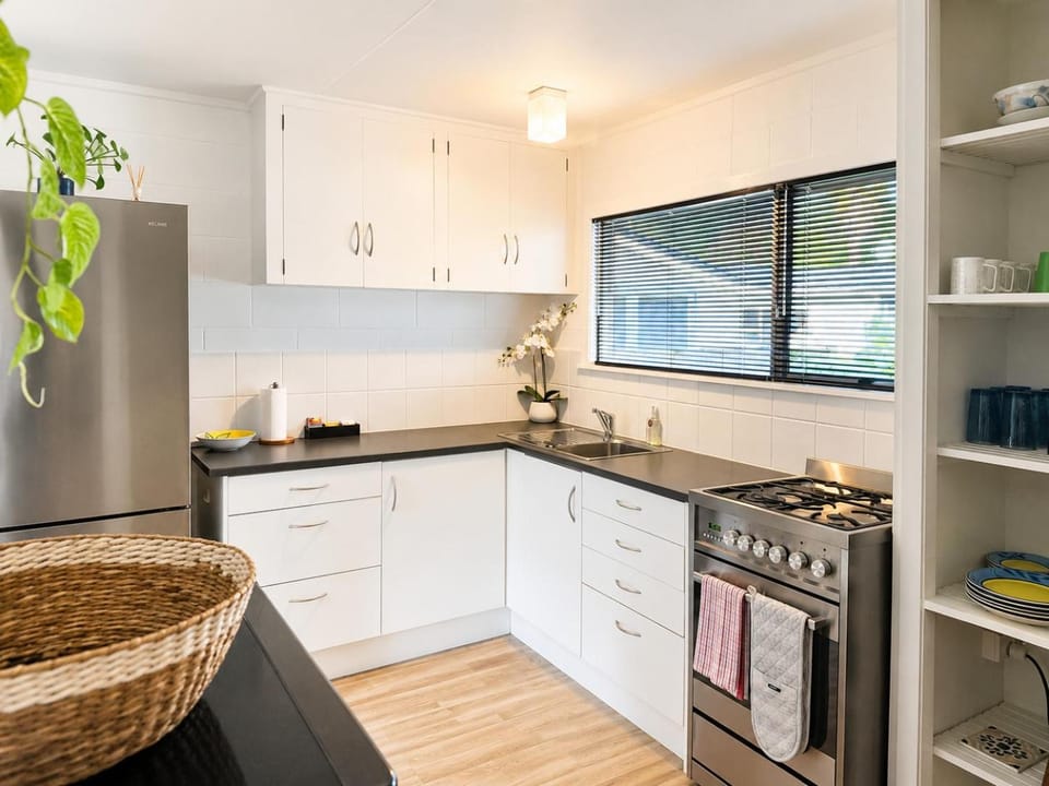 Kitchen or kitchenette, oven, stove, stove, kitchen, kitchen