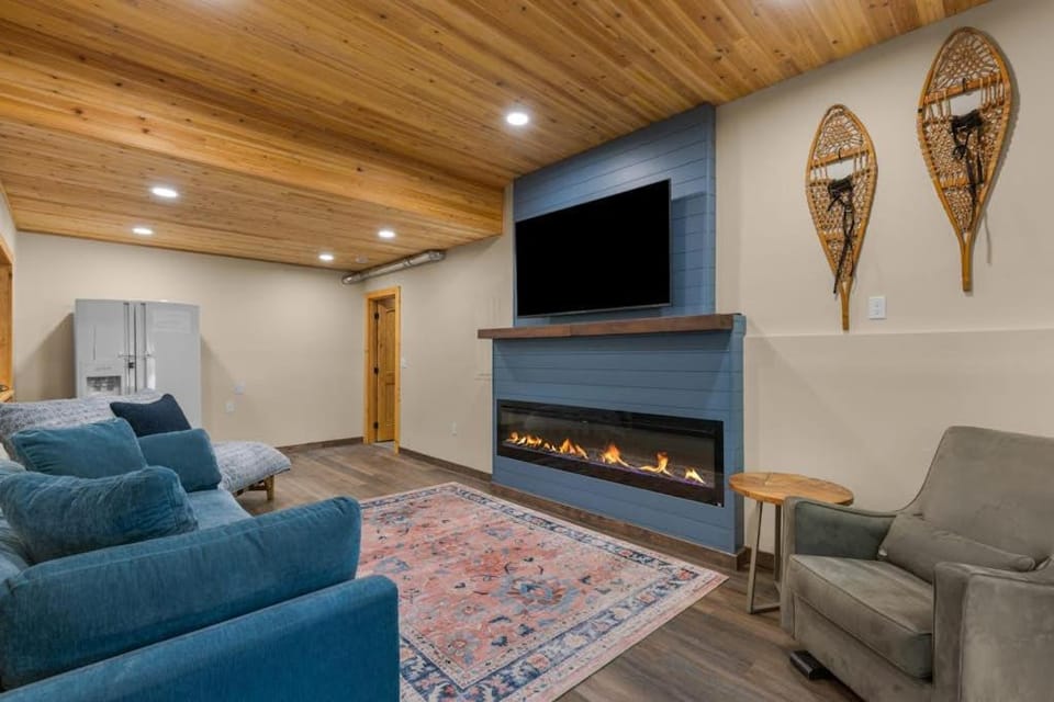 The Burrow - Your Forest Refuge by the Sandy River House in Clackamas County